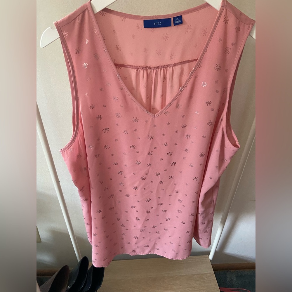 Apt.9 pink size XL v neck sleeveless top with metallic print